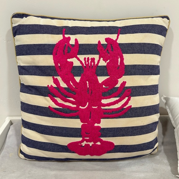 Pink lobster pillow - Picture 1 of 2